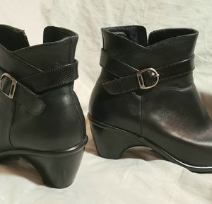 Dansko Ryan Black Calf ankle boot